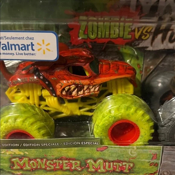 Monster Jam - Monster Mutt VS. EarthShaker - Zombie VS. Hunter Series 1:64 Scale - Picture 2 of 6
